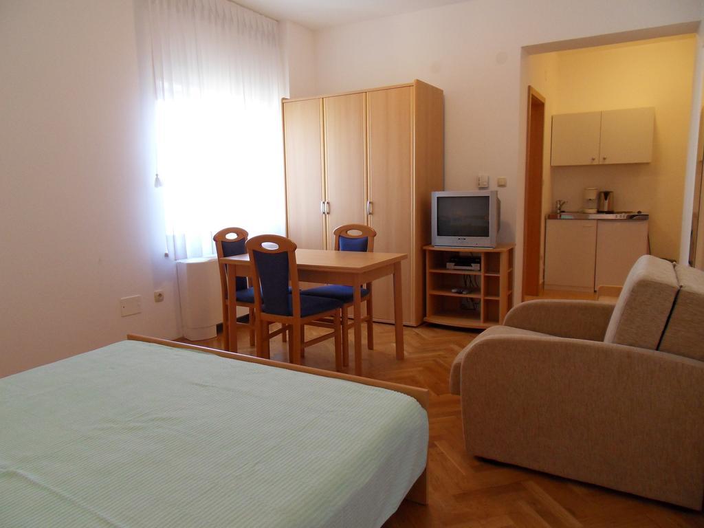 Apartments Petricevic Selce Phòng bức ảnh